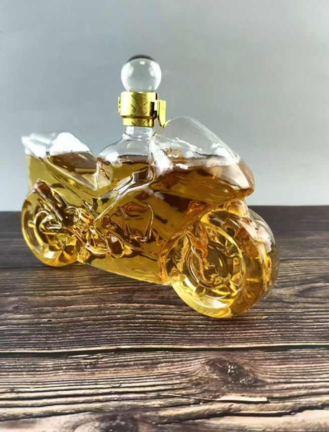 🏍️Sticlă creativă de sticlă | Sticlă de whisky interesantă în stil motociclist, realizată dintr-o sticlă